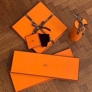 COPY - 6 Authentic Hermès boxes.